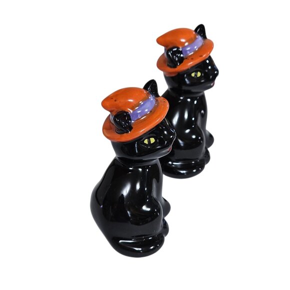 Cracker Barrel Black Witch Cat Halloween Mini Salt & Pepper Shaker Set - Picture 2 of 4